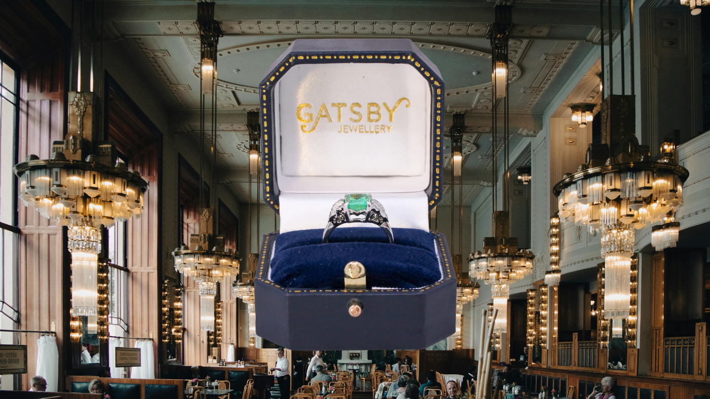 What characteristics does Art Deco jewellery have?