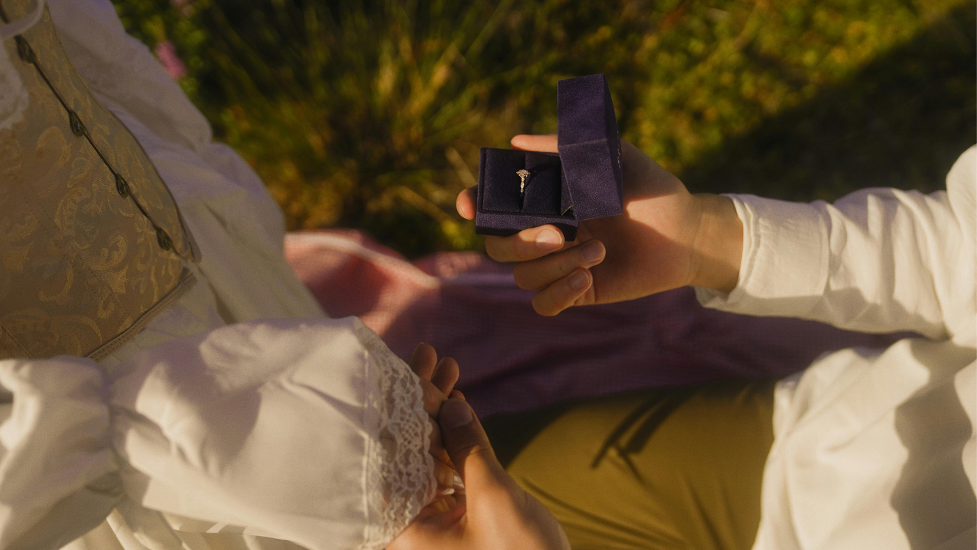 How to choose an antique engagement ring with confidence