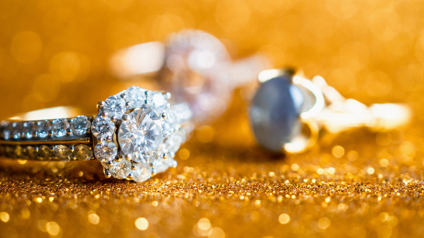 Holiday 2025 gift guide: timeless vintage jewellery for everyone on your list