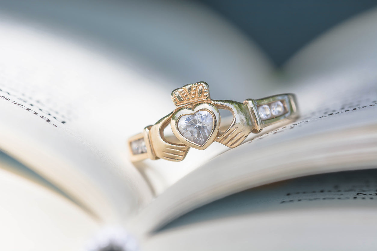 Vintage traditional Claddagh Ring