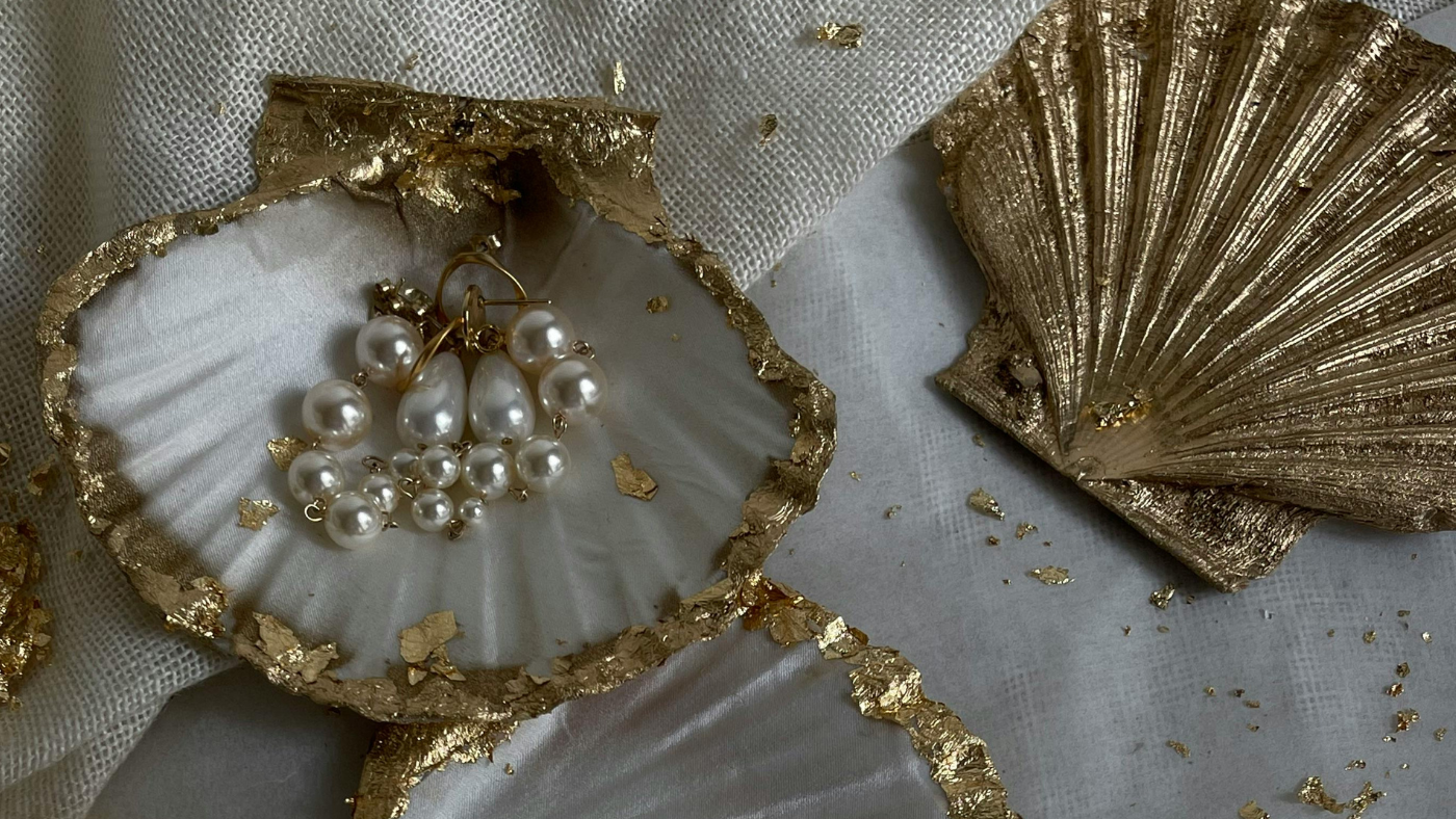 Antique pearl earrings: history, value and modern appeal