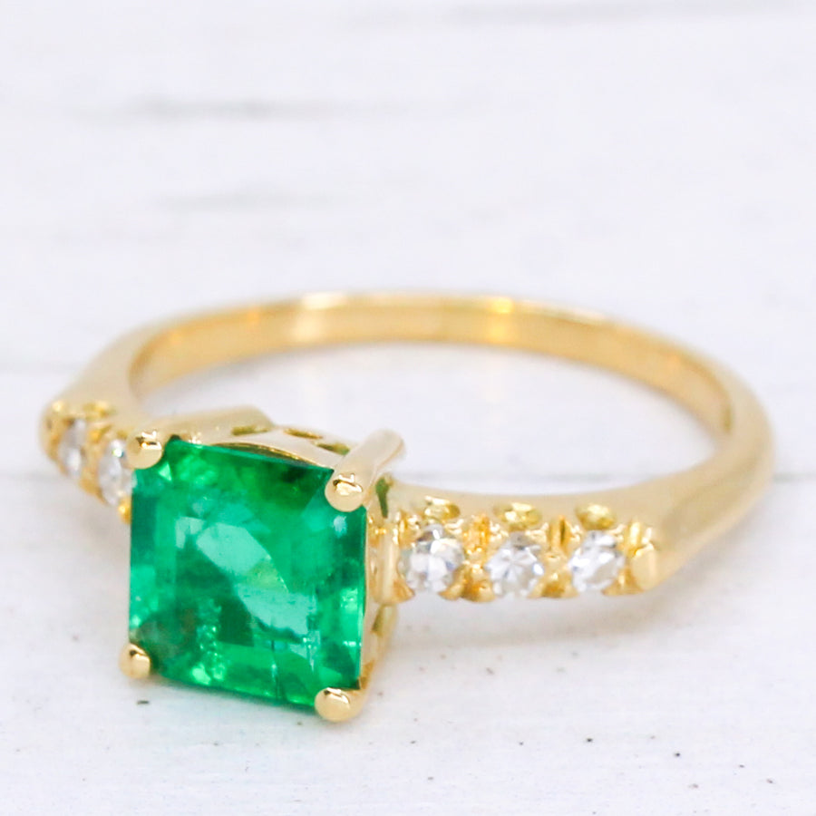 Colombian emerald solitaire