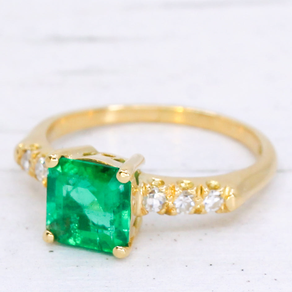 Colombian emerald solitaire