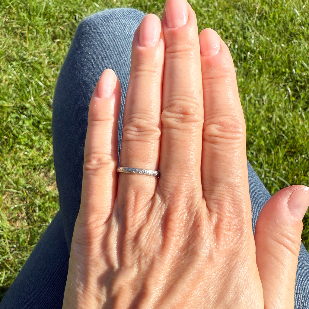 vintage platinum wedding band