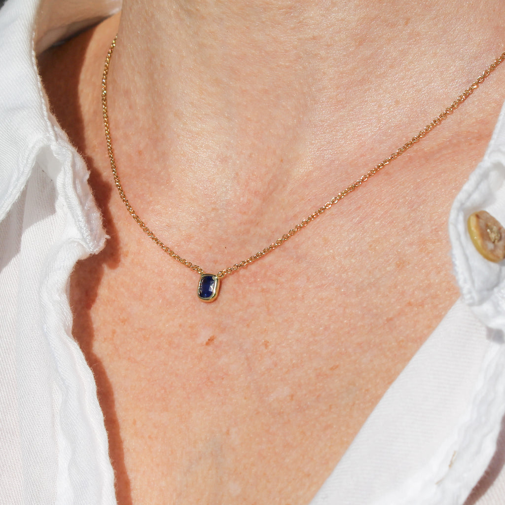 Natural sapphire pendant 