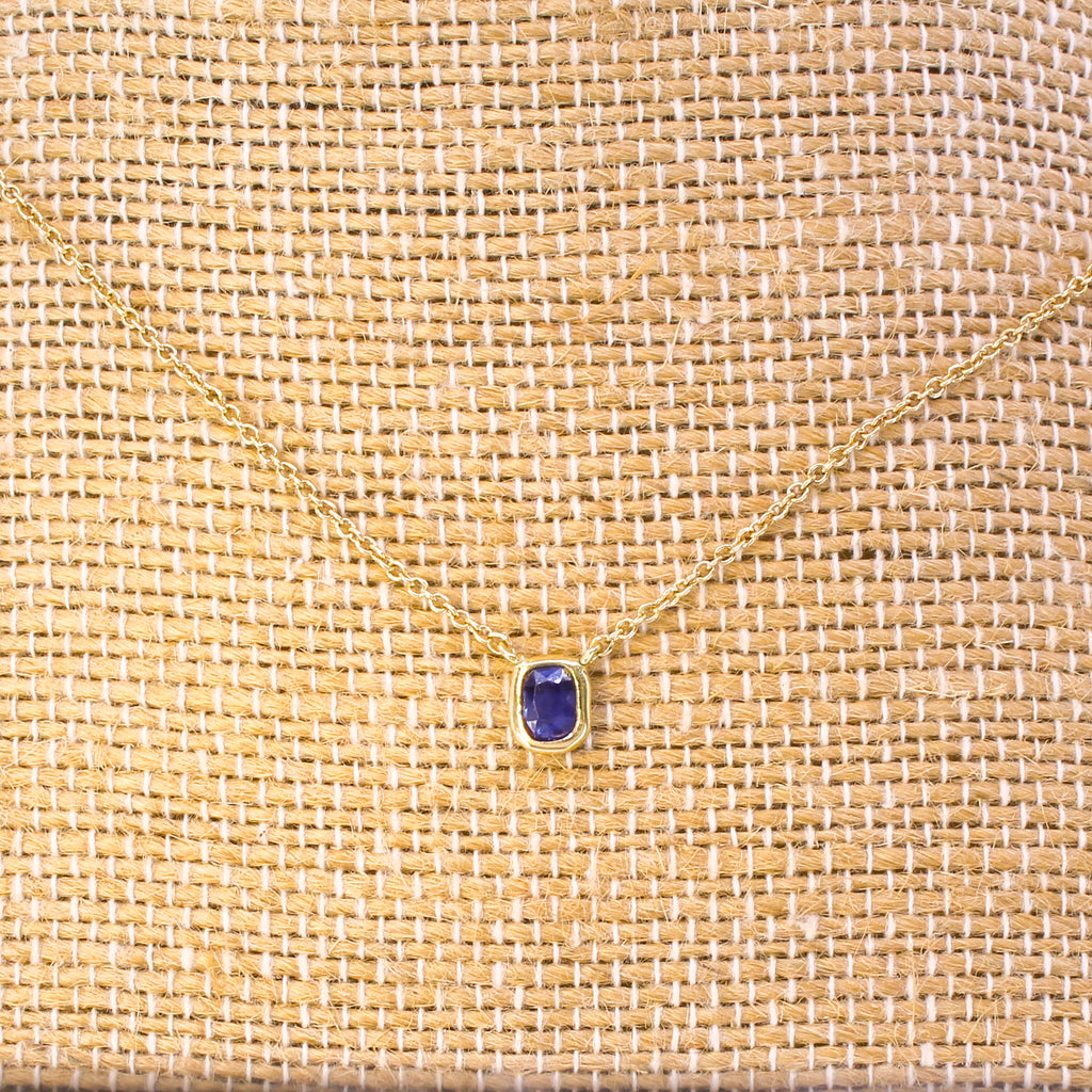 Natural sapphire pendant 