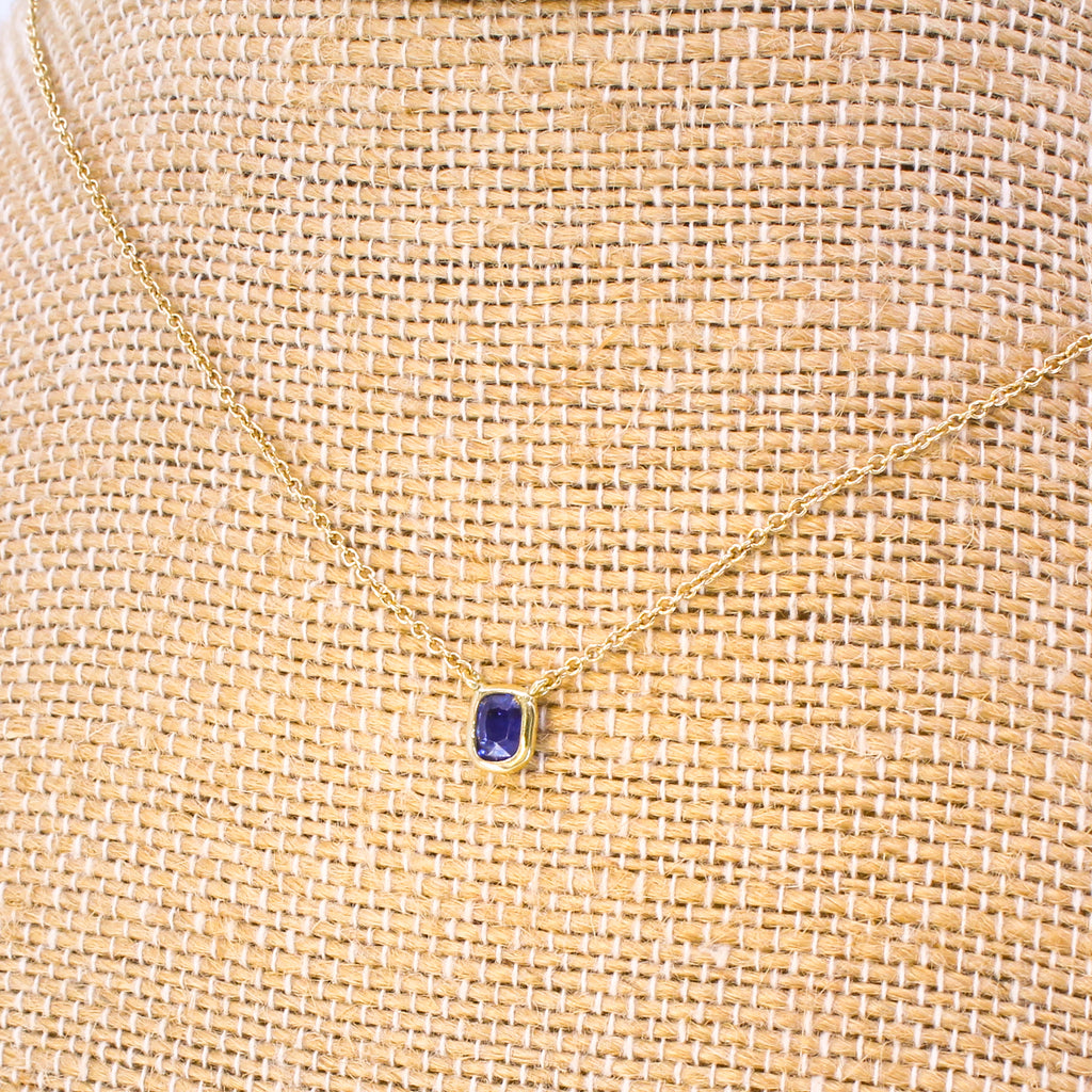 Natural sapphire pendant 
