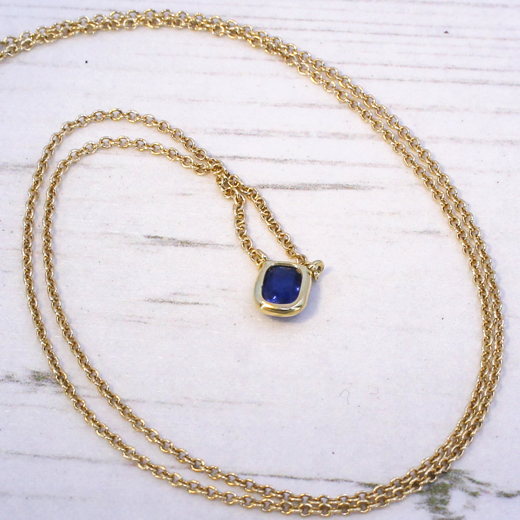 Natural sapphire pendant 