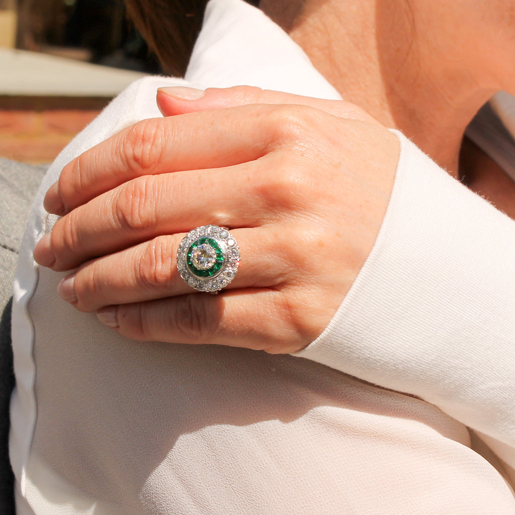 Contemporary 1.64 Carat Diamond & Tsavorite Garnet Ring, circa 1980