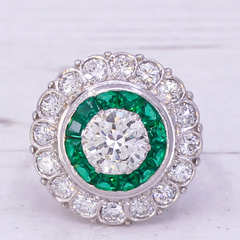 Contemporary 1.64 Carat Diamond & Tsavorite Garnet Ring, circa 1980