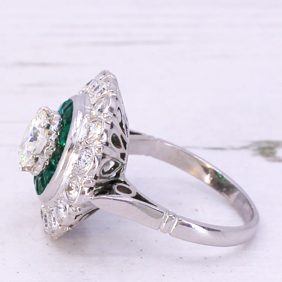 Contemporary 1.64 Carat Diamond & Tsavorite Garnet Ring, circa 1980