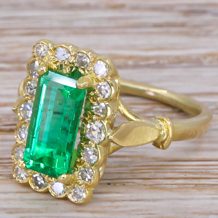 Edwardian 1.42 Carat Colombian Emerald & Diamond Cluster Ring, circa 1910