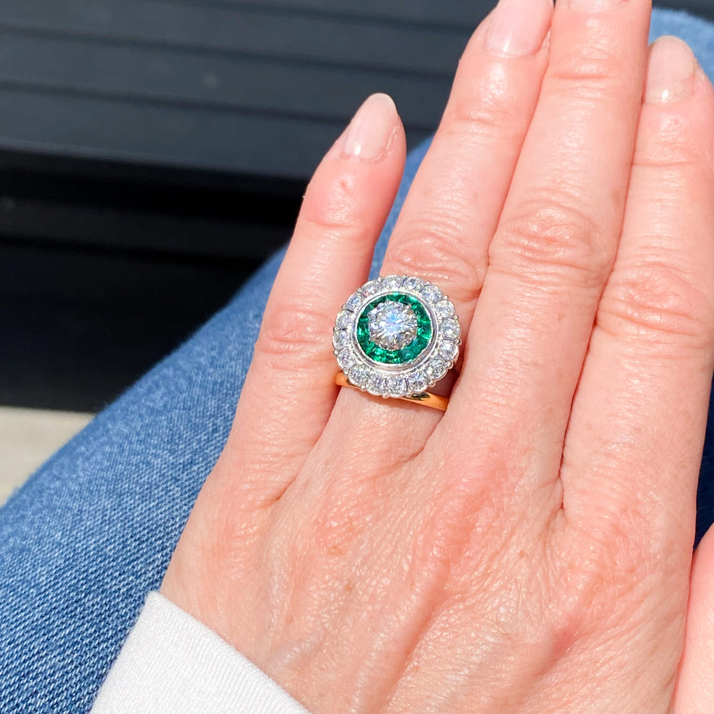 Contemporary 1.64 Carat Diamond & Tsavorite Garnet Ring, circa 1980