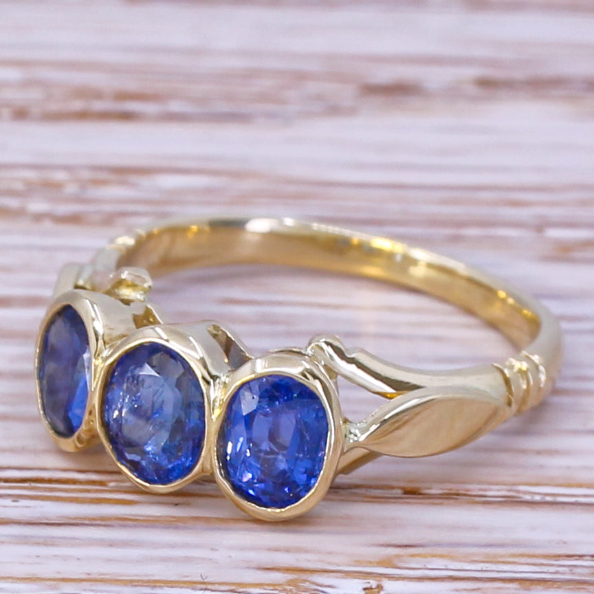 Victorian 1.70 Carat Natural Burmese Sapphire Trilogy Ring, circa 1900