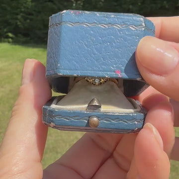 Victoria sapphire ring