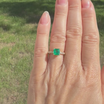 Colombian emerald solitaire